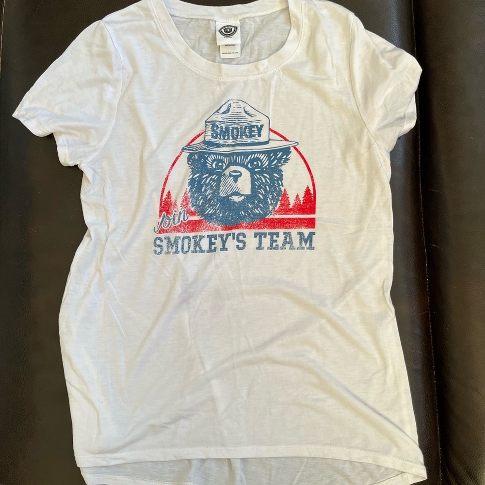 3/$20 Smoky the bear T-shirt XXL white